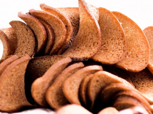 Деревенские гренки с беконом: Ресторанные гренки с чесноком