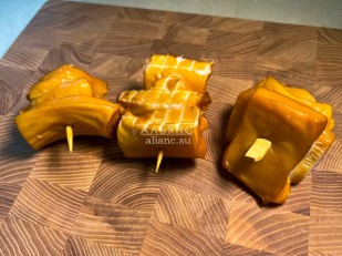 Сыр к пиву: Шашлычок из кальмара х/к