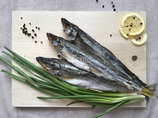 Арахис со вкусом паприки: Корюшка вяленая с икрой