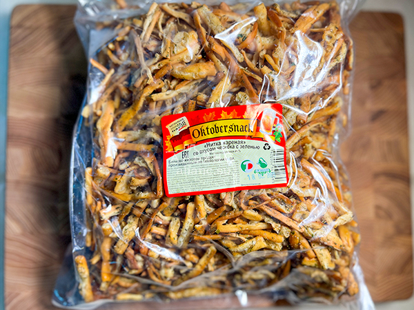 Нитка ЖАРЕНАЯ "Чеснок с зеленью" Oktobersnack 1 кг (сырный продукт) в Егорьевске