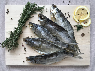Арахис со вкусом паприки: Вобла вяленая астраханская крупная