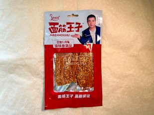 Мучные полоски ФИОЛЕТОВЫЕ со вкусом острых куриных крылышек 76 гр: Мучные полоски КРАСНЫЕ со вкусом пряной говядины 76 гр