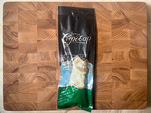 Сыр 100 гр ГОРНЫЙ СЫРОВАР (Косичка с укропом и чесноком) в Егорьевске